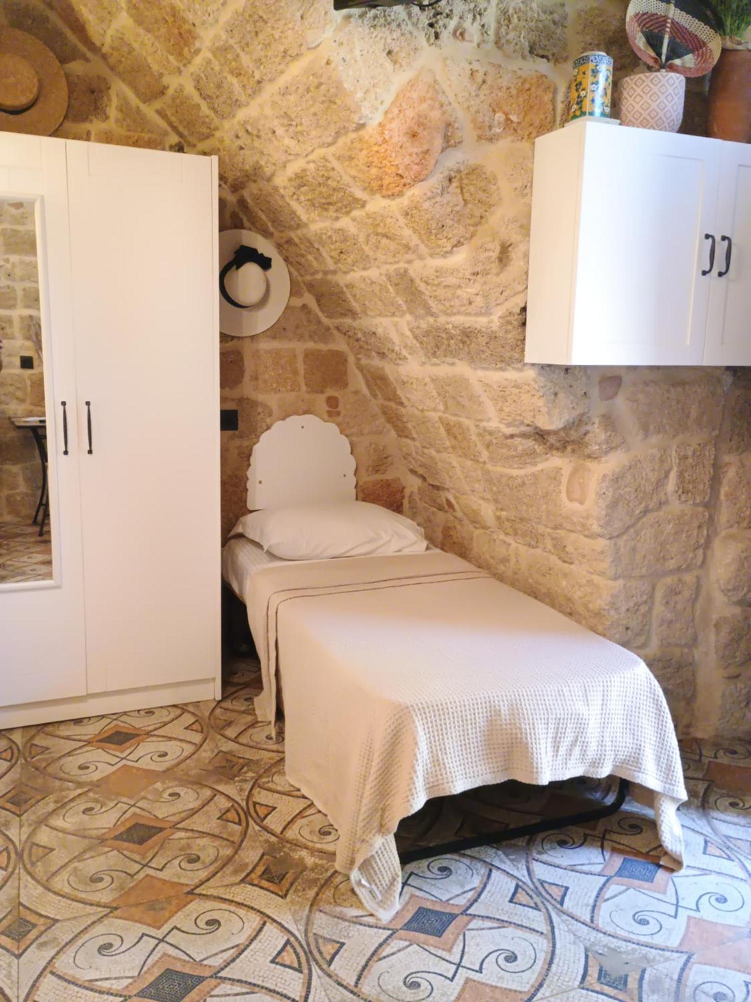 Stone Cave Suite Rhodes City ภายนอก รูปภาพ